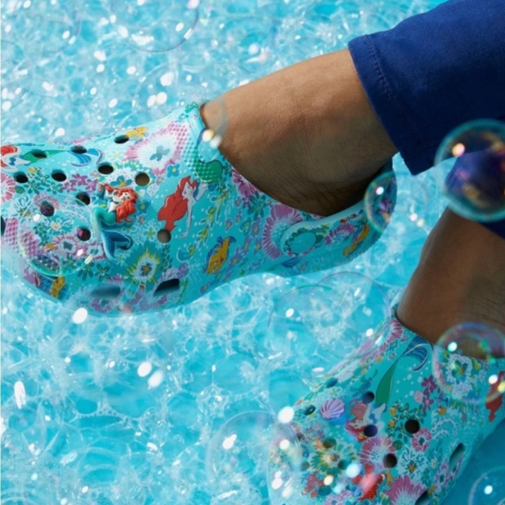 🆕 Crocs Classic Disney | Vera Bradley |Little Mermaid Clogs So Cute! - Picture 3 of 16